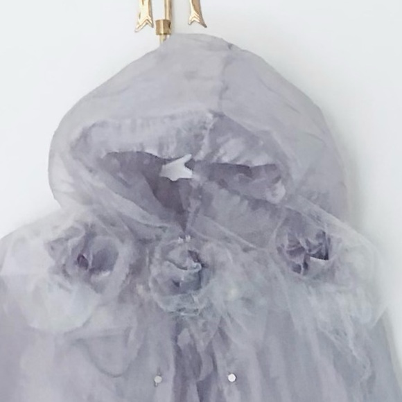 Cape iridescent sheer hooded Balloon cape in Silver size S-M & Petites 100% poly - Picture 2 of 12